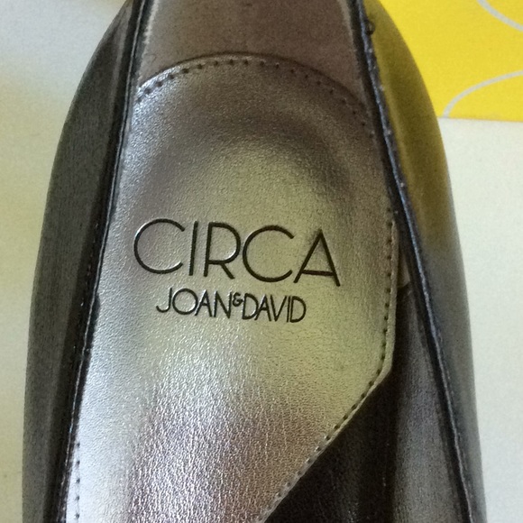 Joan & David Black leather upper heel. - Picture 6 of 7